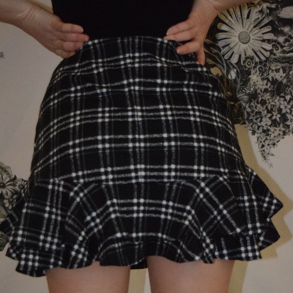 Cute Plaid Mini Skirt - Picture 2 of 2